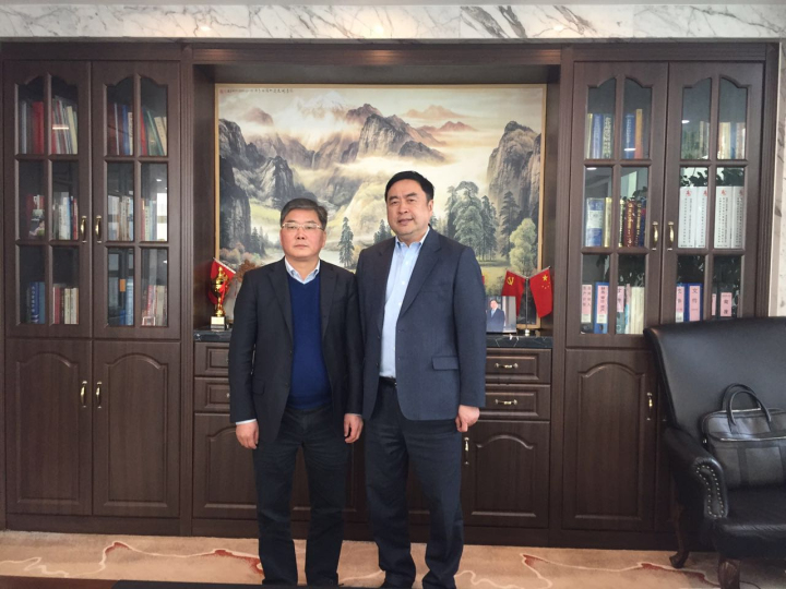 1496479373498293.jpg 1-趙振元同志與無錫產業集團副總經理張曉耕親切合影.jpg