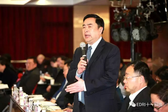 1496482303240839.jpg 1-趙振元同志在頒獎典禮前向獲獎者表示祝賀.webp.jpg