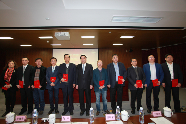 1496495932723452.jpg 21-十一科技股份公司執行班子成員何平、王明云、王毅勃、孫明、白焰、余才志、王利、萬里浪、季超、姚紅親切合影.jpg