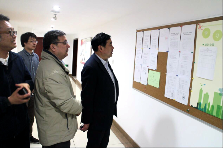 1496504151807864.jpg 2-趙振元參觀員工園地.jpg