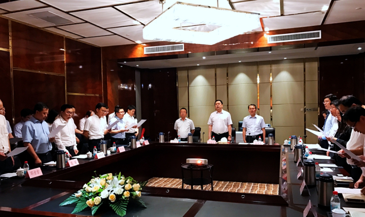 1496513047102546.jpg 2-全體干部齊唱院歌《我們是一家人》.jpg